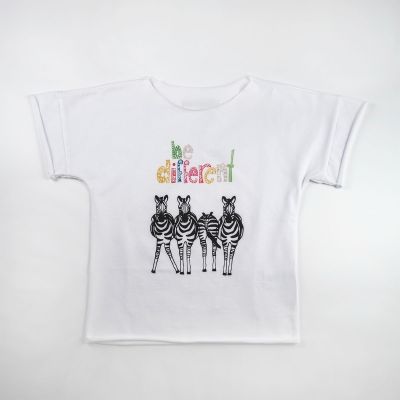 Madilly - T-shirt be different